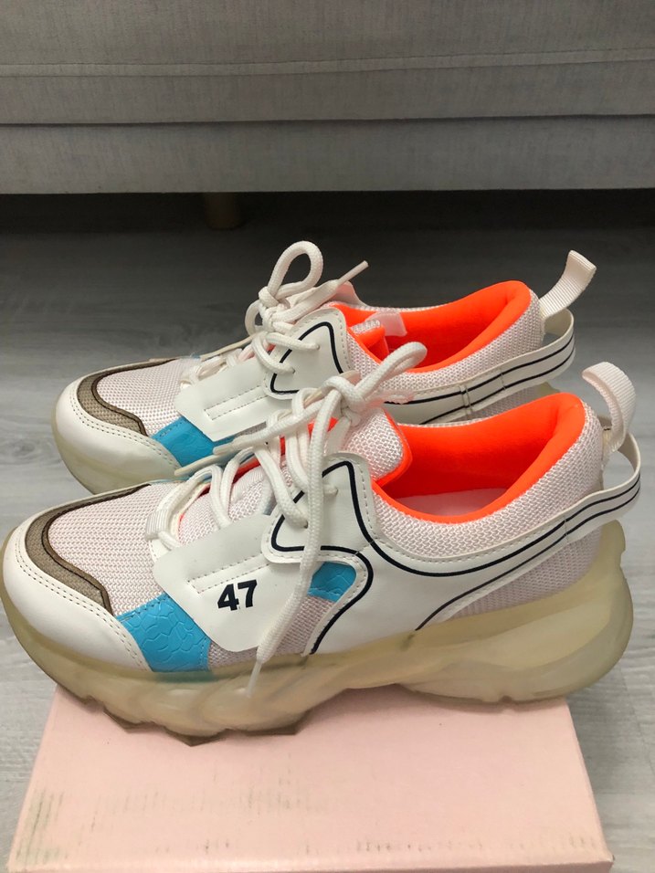 Beyaz Bağcıklı Kadın Spor Ayakkabı - Görsel 2