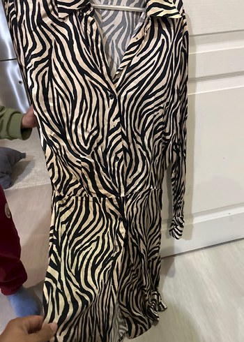 Zebra Desenli V Yakalı Kadın Gömlek - Görsel 3