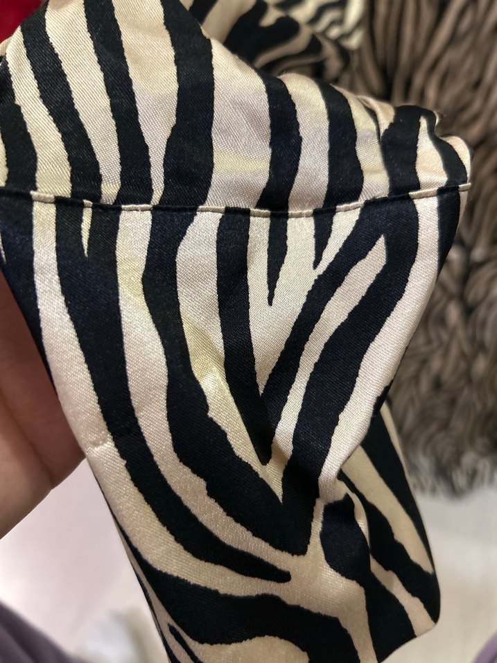 Zebra Desenli V Yakalı Kadın Gömlek - Görsel 4