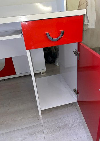 Kırmızı Kapaklı ve Raflı çalışma masası - Görsel 5