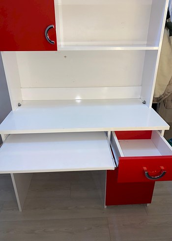 Kırmızı Kapaklı ve Raflı çalışma masası - Görsel 3