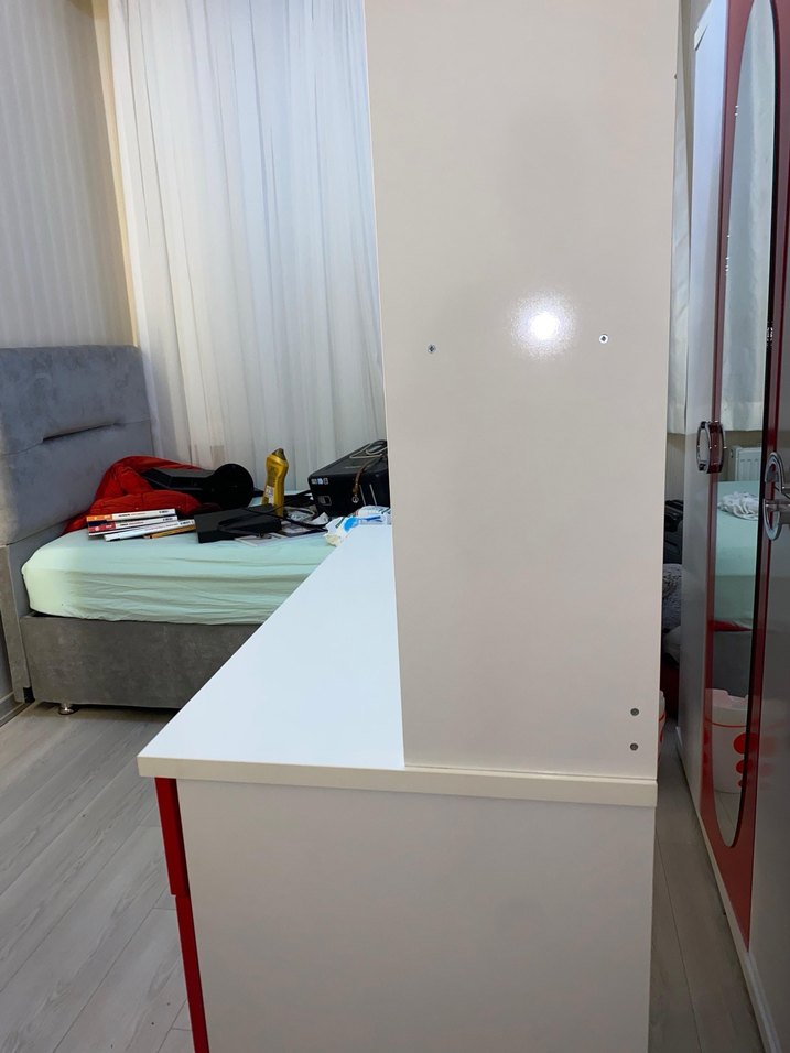 Kırmızı Kapaklı ve Raflı çalışma masası - Görsel 4