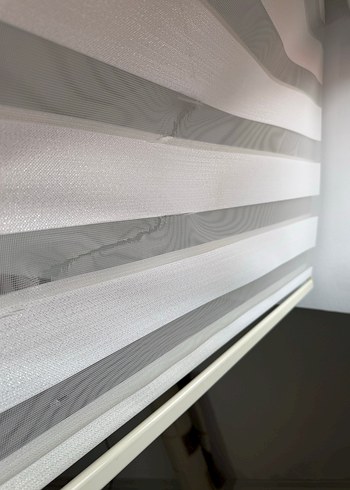 Beyaz Çizgili Modern Zebra Perde - Görsel 4