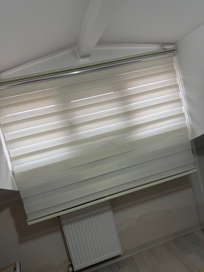 Beyaz Çizgili Modern Zebra Perde - Görsel 2