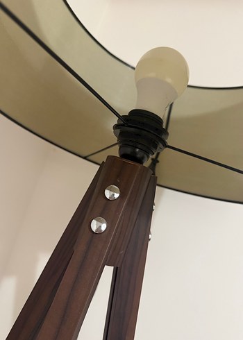 Koyu kahverengi tripod ayaklı lambader - Görsel 3