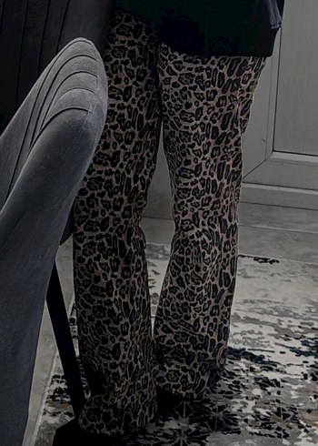 Kahverengi Leopar Desenli Kadın Bol Kesim Pantolon - Görsel 2