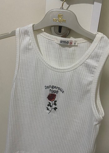 Nakışlı Beyaz Kadın Kolsuz Tişört - Görsel 2