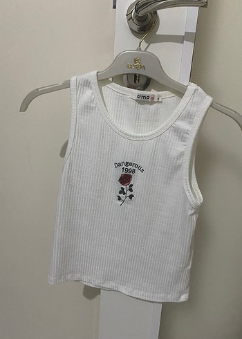 Nakışlı Beyaz Kadın Kolsuz Tişört - Görsel 3