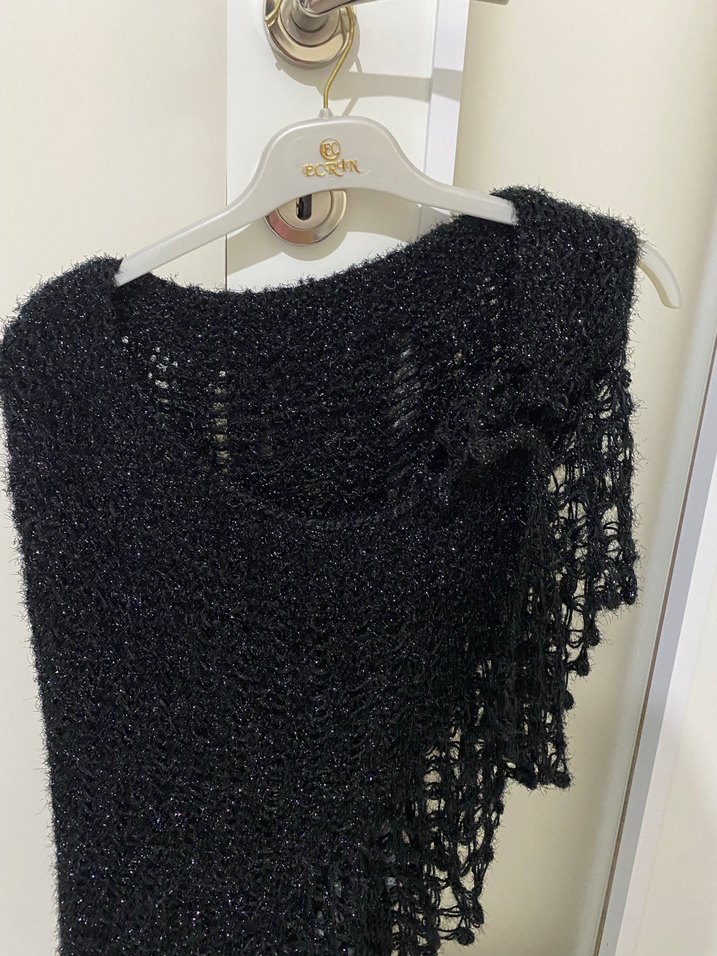 Siyah el örgüsü simli şal - Görsel 2