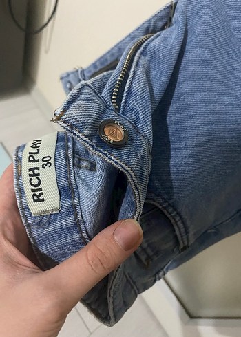 Yırtık Detaylı Mavi Denim Kadın Pantolon - Görsel 3