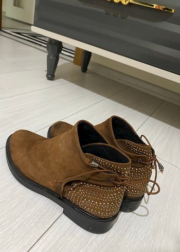 Kadın Kahverengi Süet Tokalı Topuklu Bot - Görsel 2