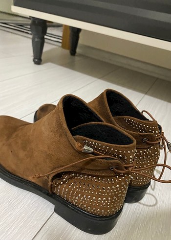 Kadın Kahverengi Süet Tokalı Topuklu Bot - Görsel 3