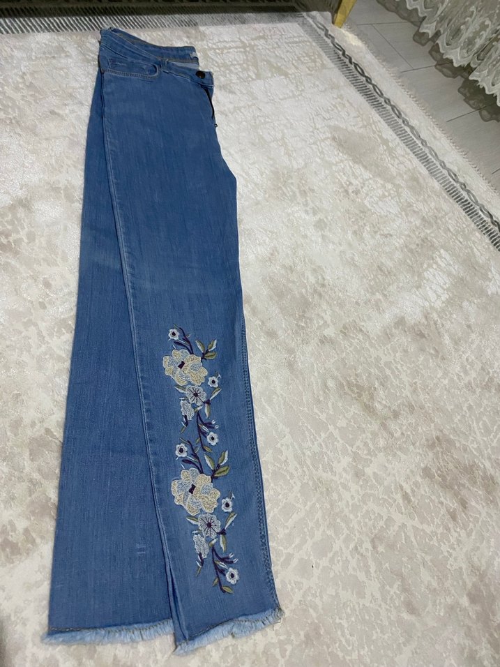 Nakışlı Mavi Kadın Kot Pantolon - Görsel 4