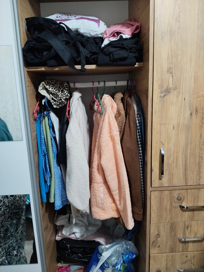 Beyaz ve Gri Çocuk Gardırop - Görsel 4