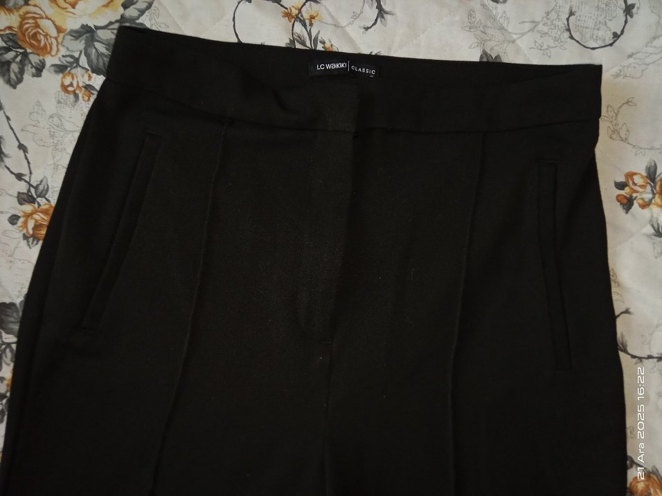 Kadın Siyah Midi Kumaş Pantolon - Görsel 2