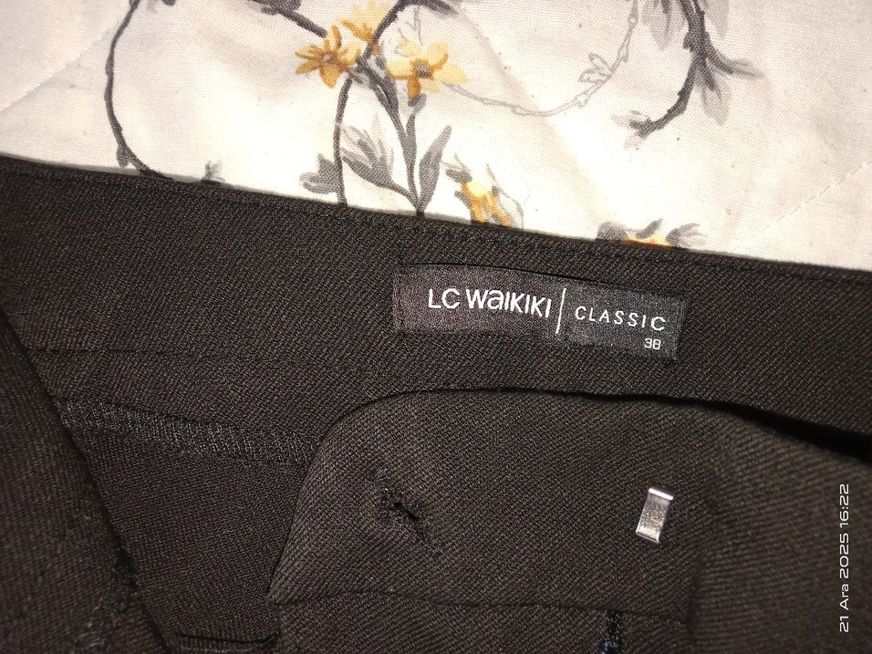 Kadın Siyah Midi Kumaş Pantolon - Görsel 4