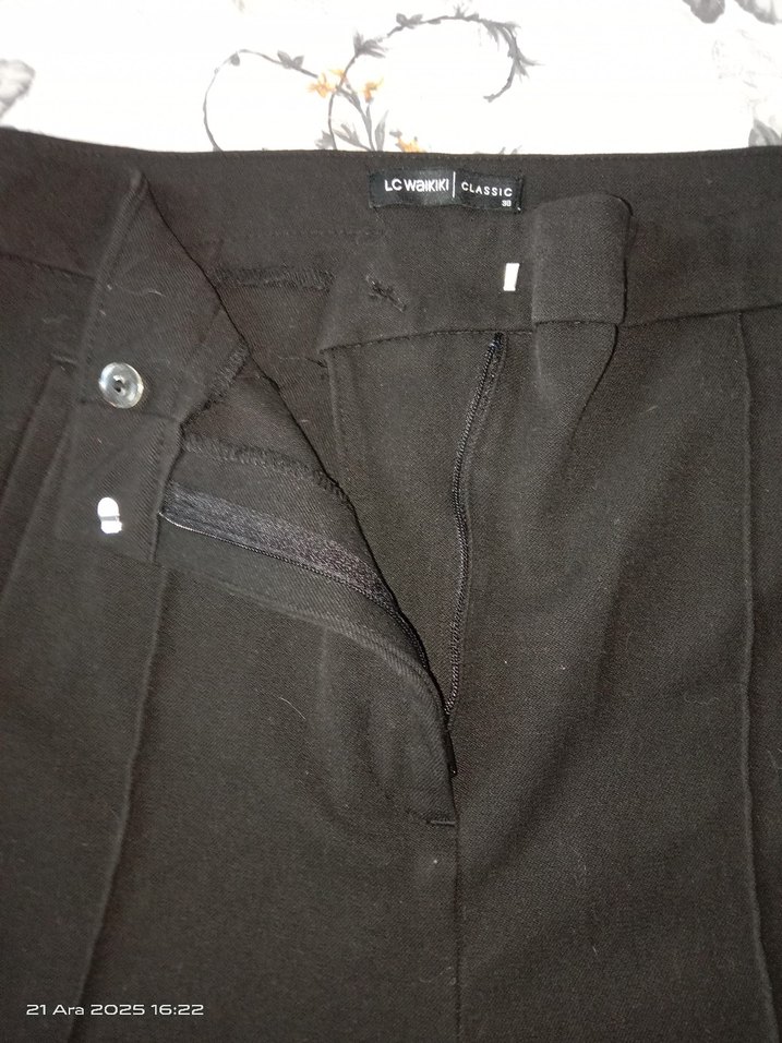 Kadın Siyah Midi Kumaş Pantolon - Görsel 3