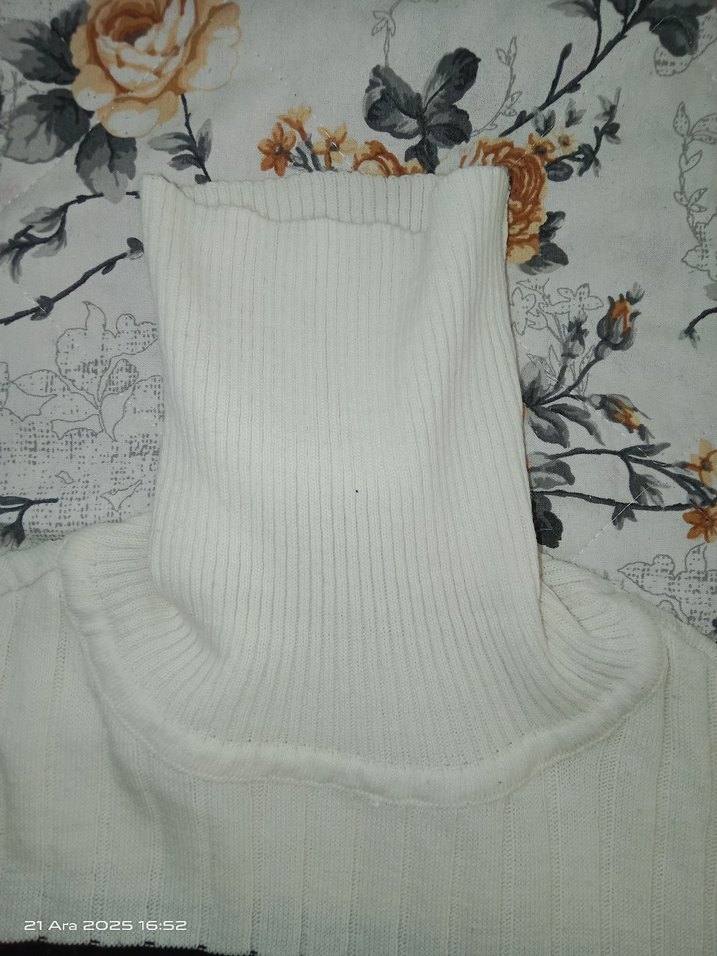 Çizgili Beyaz boğazlı yaka Kısa Kazak-S - Görsel 4