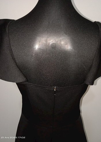 Siyah V Yaka Fırfırlı Midi Elbise - Görsel 6