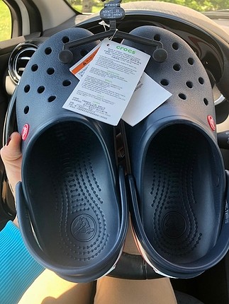 m5 w7 navy crocs