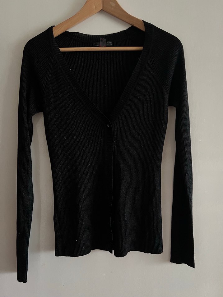 Düğmeli V Yaka Gri Kadın Hırka - Görsel 2