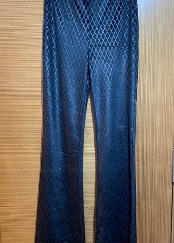 Kadın Siyah Parlak Desenli İspanyol Paça Kadife Pantolon - Görsel 2