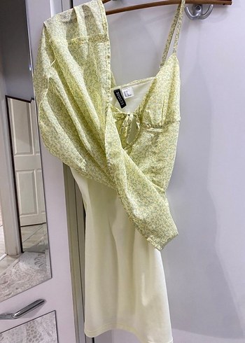 Sarı V Yaka Midi Kolsuz Günlük Elbise - Görsel 3