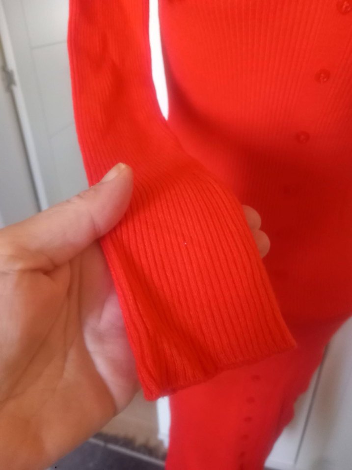 Uzun Kırmızı V Yaka Triko Elbise - Görsel 4