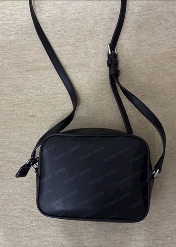 Tommy Jeans Siyah Deri Omuz Çantası - Görsel 2