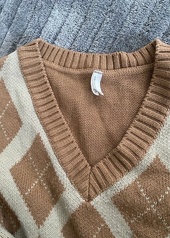 Bej V Yakalı Örgü Kadın Süveter - Görsel 3