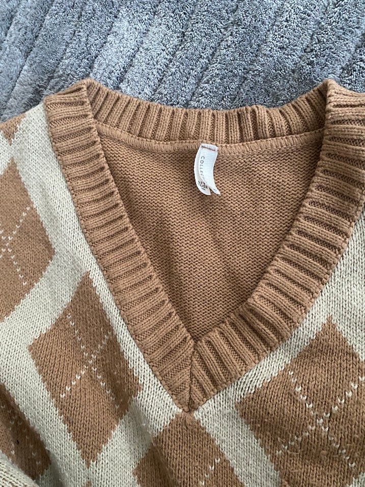 Bej V Yakalı Örgü Kadın Süveter - Görsel 3