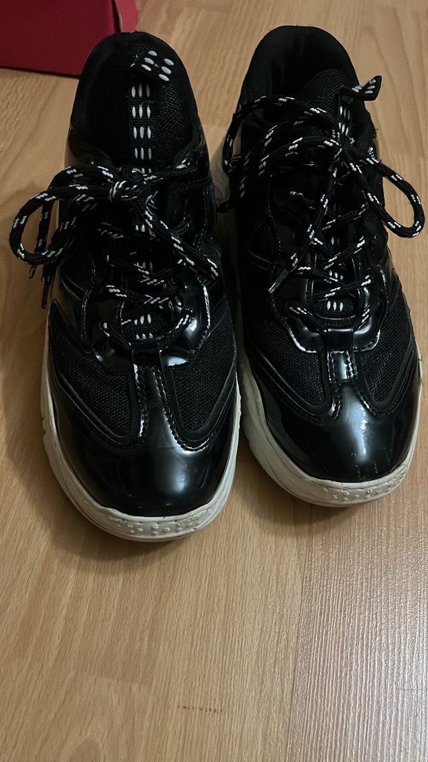 Siyah spor ayakkabı - Görsel 2