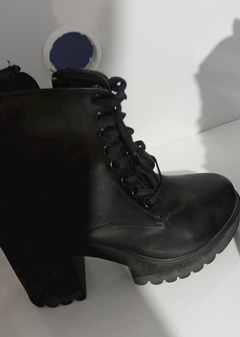 Siyah Kemerli Gotik Topuklu Kadın Botları - Görsel 4