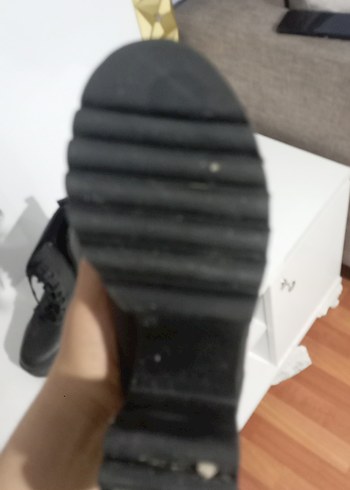 Siyah Kemerli Gotik Topuklu Kadın Botları - Görsel 7