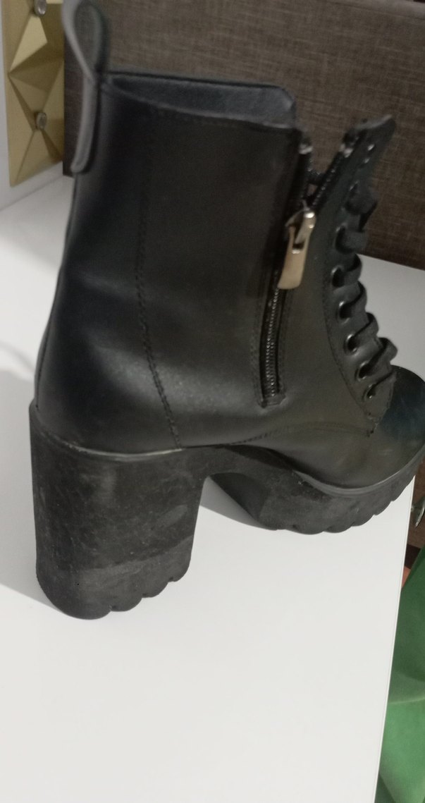 Siyah Kemerli Gotik Topuklu Kadın Botları - Görsel 3