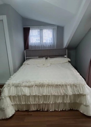 İşlemeli Kırık Beyaz Yatak Örtüsü - Görsel 2