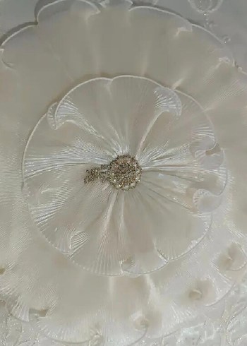 İşlemeli Kırık Beyaz Yatak Örtüsü - Görsel 3