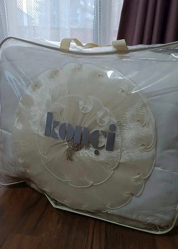 İşlemeli Kırık Beyaz Yatak Örtüsü - Görsel 5