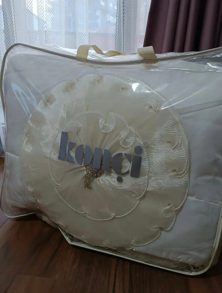 İşlemeli Kırık Beyaz Yatak Örtüsü - Görsel 5