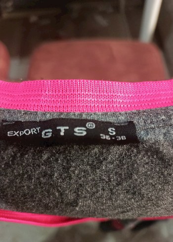 Gri V Yaka Baskılı Tişört - Görsel 3