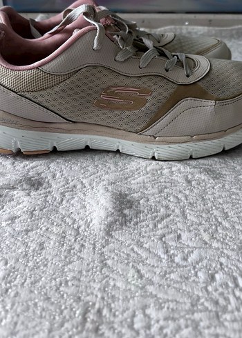 Skechers 40