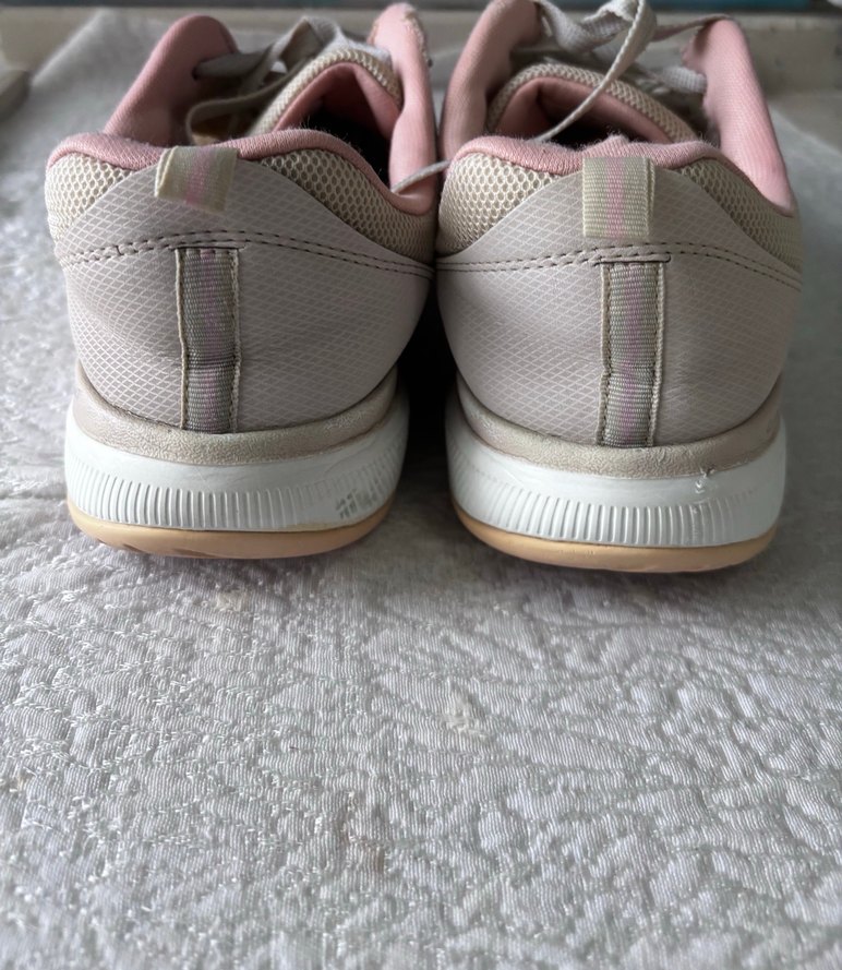 pembe ve Gri Skechers Spor Ayakkabı - Görsel 2