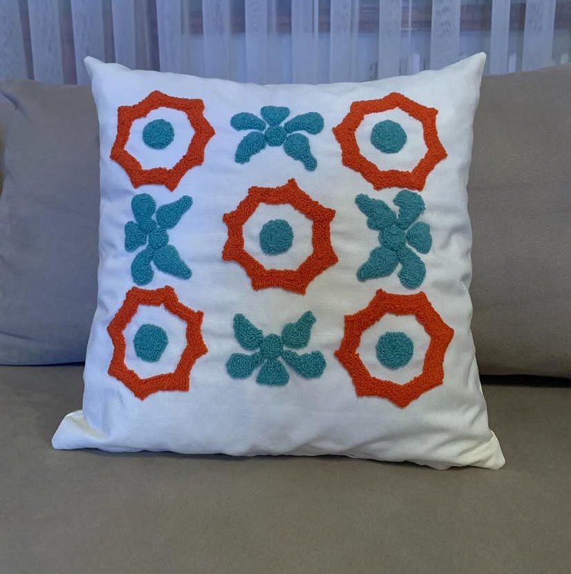 Renkli Punch Nakışlı Yastık Kılıfı - Görsel 3