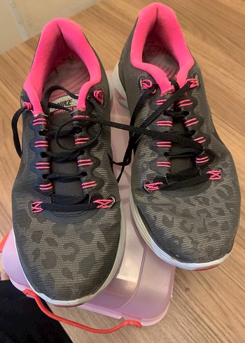 Pembe Leopar Detaylı Siyah Kadın Spor Ayakkabı - Görsel 6