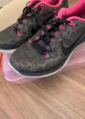 Pembe Leopar Detaylı Siyah Kadın Spor Ayakkabı - Görsel 2