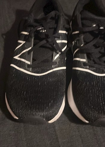 New Balance Siyah Beyaz New Balance Fuelcell
