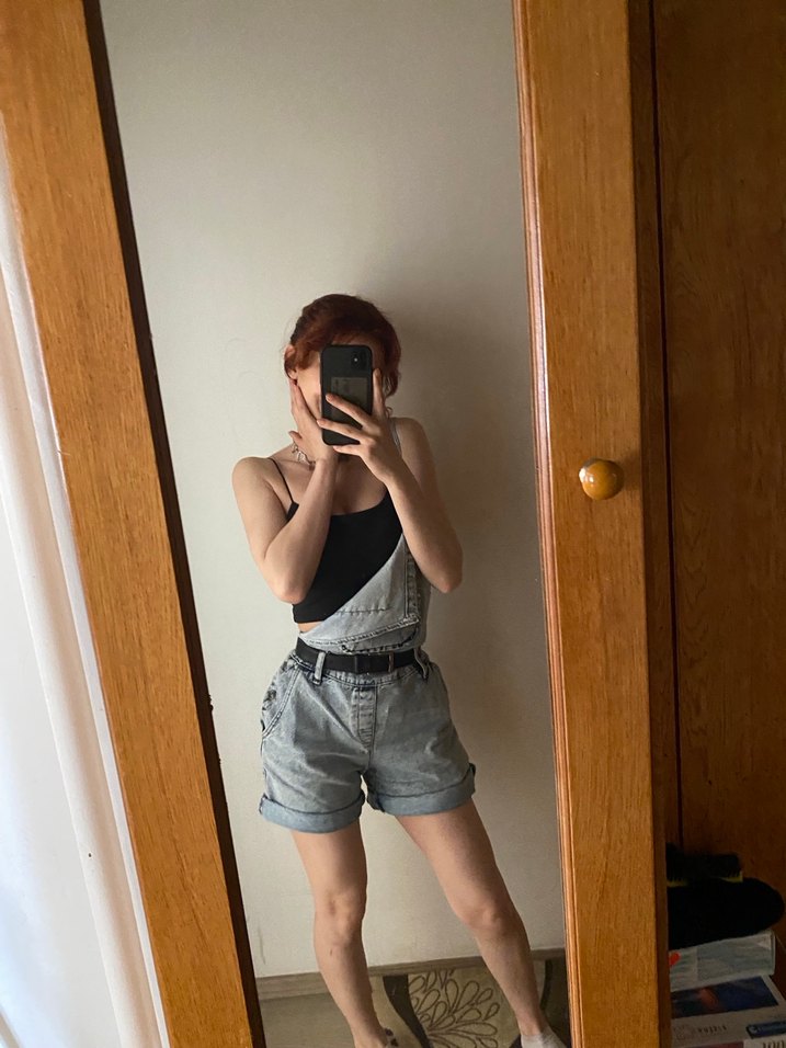 Kadın Siyah Batik Desenli Mini Askılı Denim Tulum - Görsel 2