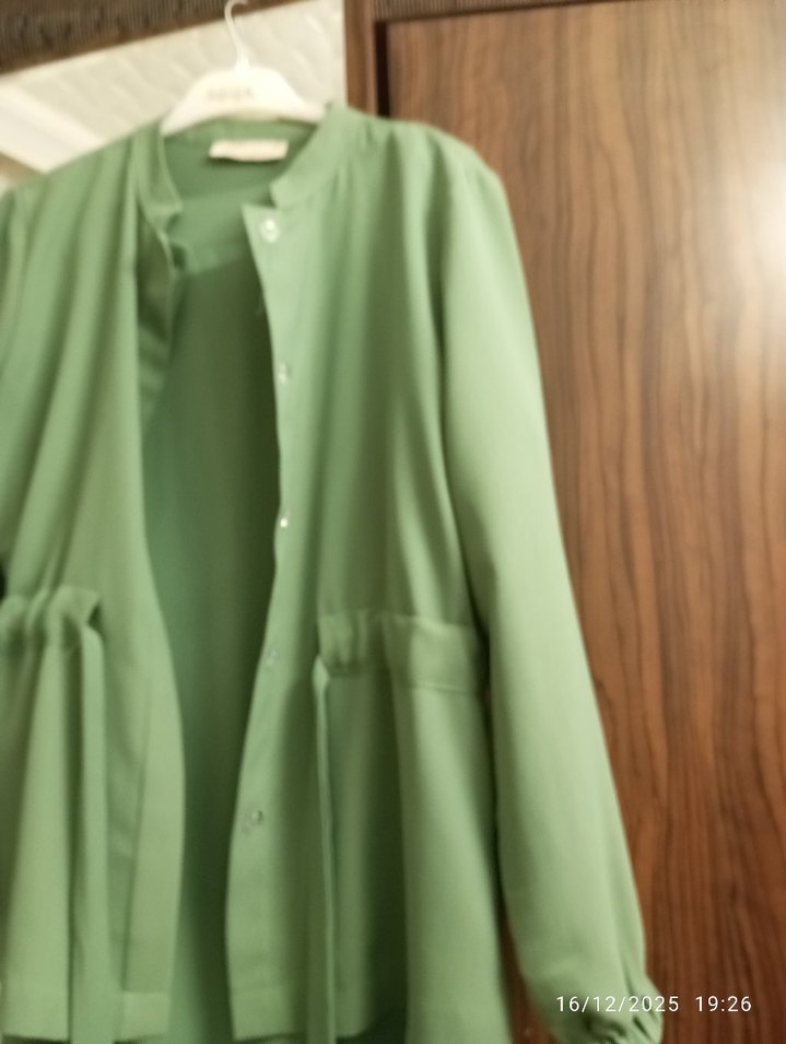 Yeşil Drapeli Uzun Kadın Elbisesi - Görsel 3