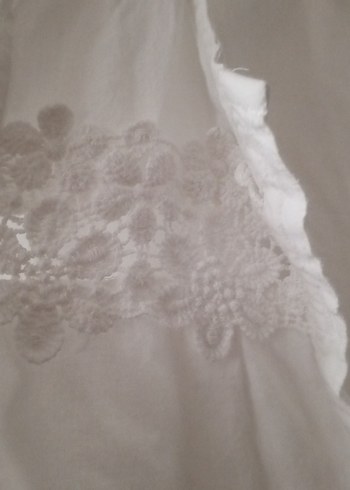 Kız Çocuk Beyaz Keten Düğmeli Gömlek - Görsel 3