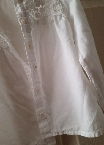 Kız Çocuk Beyaz Keten Düğmeli Gömlek - Görsel 4